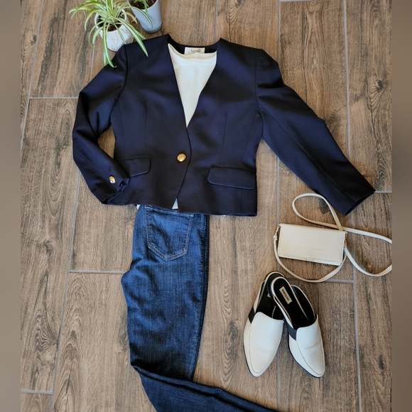 Vintage dark purple plum cropped tailored blazer with gold buttons - Picture 6 of 7